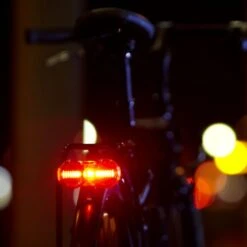 B&M Busch & Müller - Toplight Flat S - Feu Arrière Sur Pile -Magasin d'équipement professionnel pour vélo bm toplight flat s pile 2 3840x2160